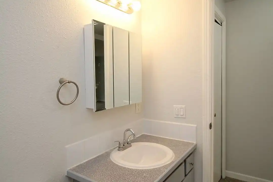 5704 SW Beaverton Hillsdale Hwy unit 8 - Więcej