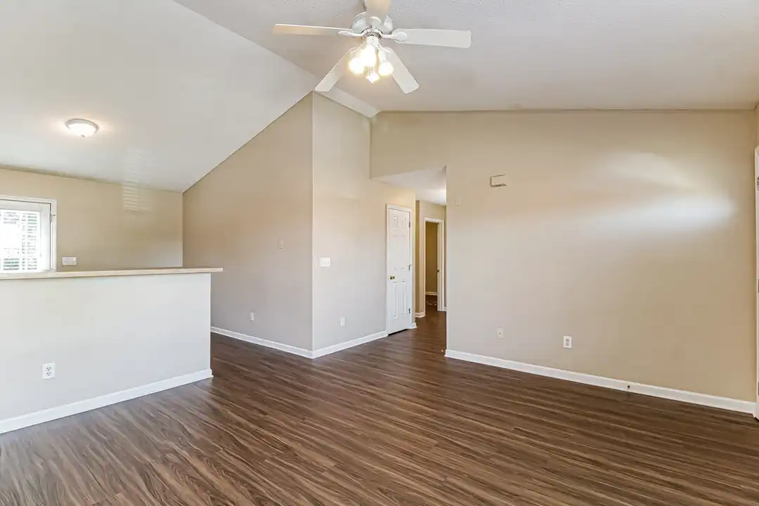 330 W Holt St - View 4