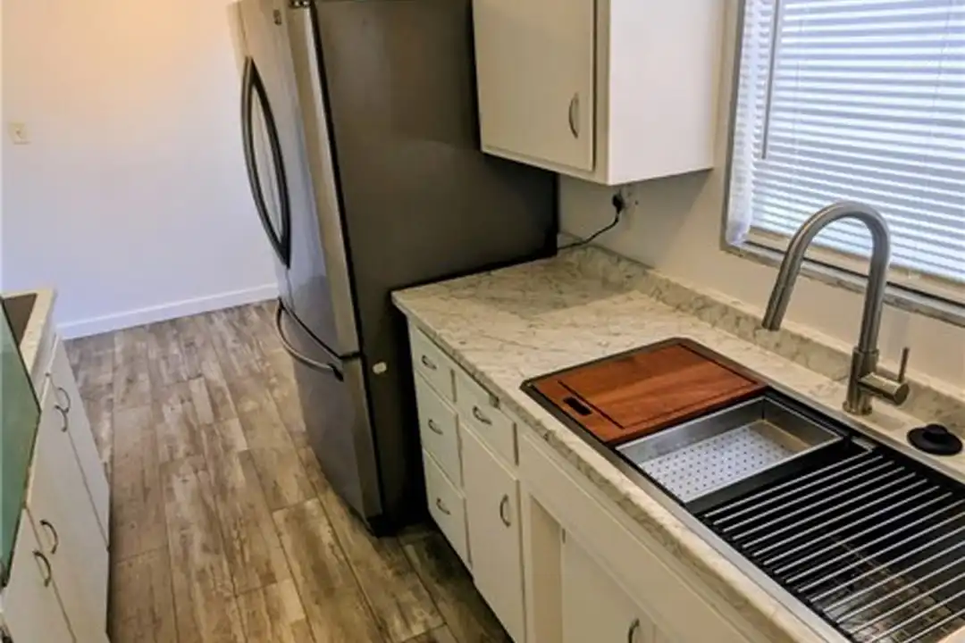 2237 Rose Ave unit C – photo 1 of 17