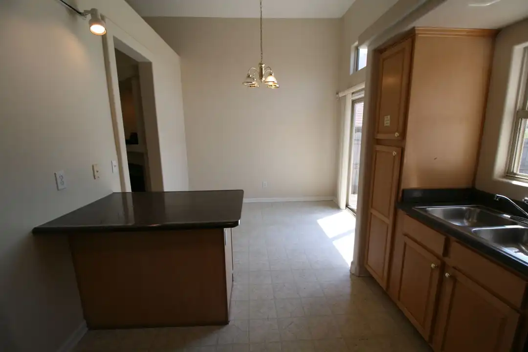 728 Rambling Creek Dr - View 5