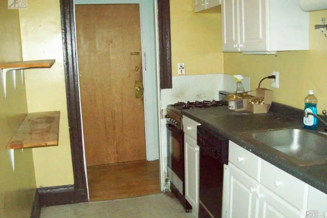 Apartment in Boston - View 5
