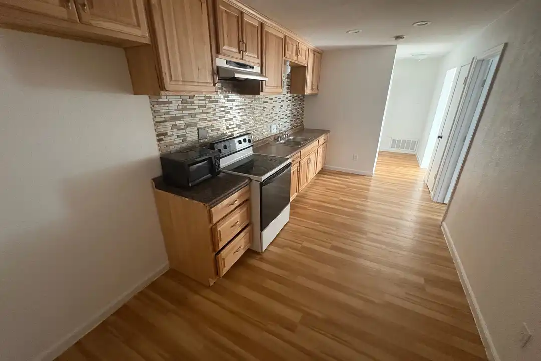 401 S Jefferson St unit 3 - View 4