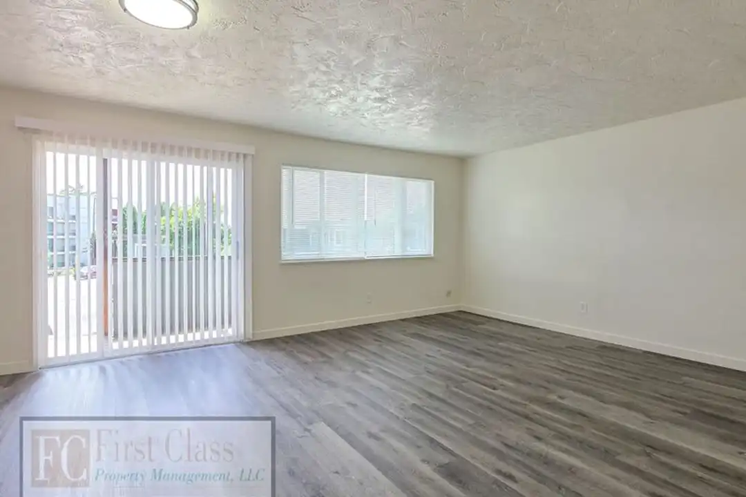 12345 SW Hall Blvd unit 05 - Więcej