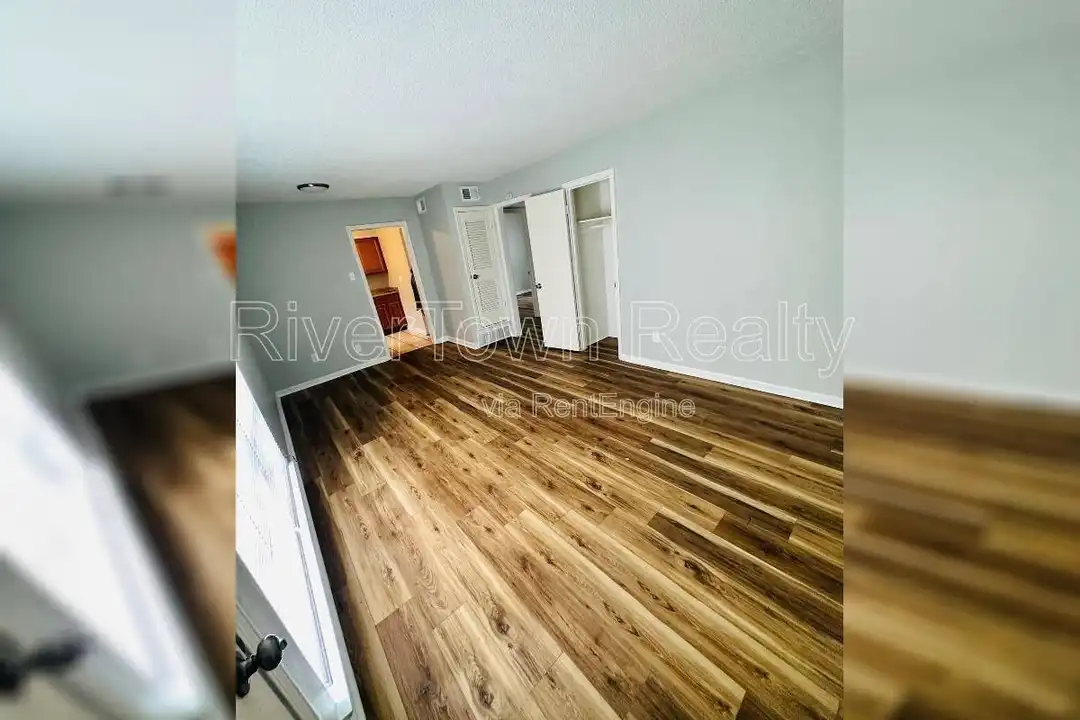 155 Clark Pl - Widok 2