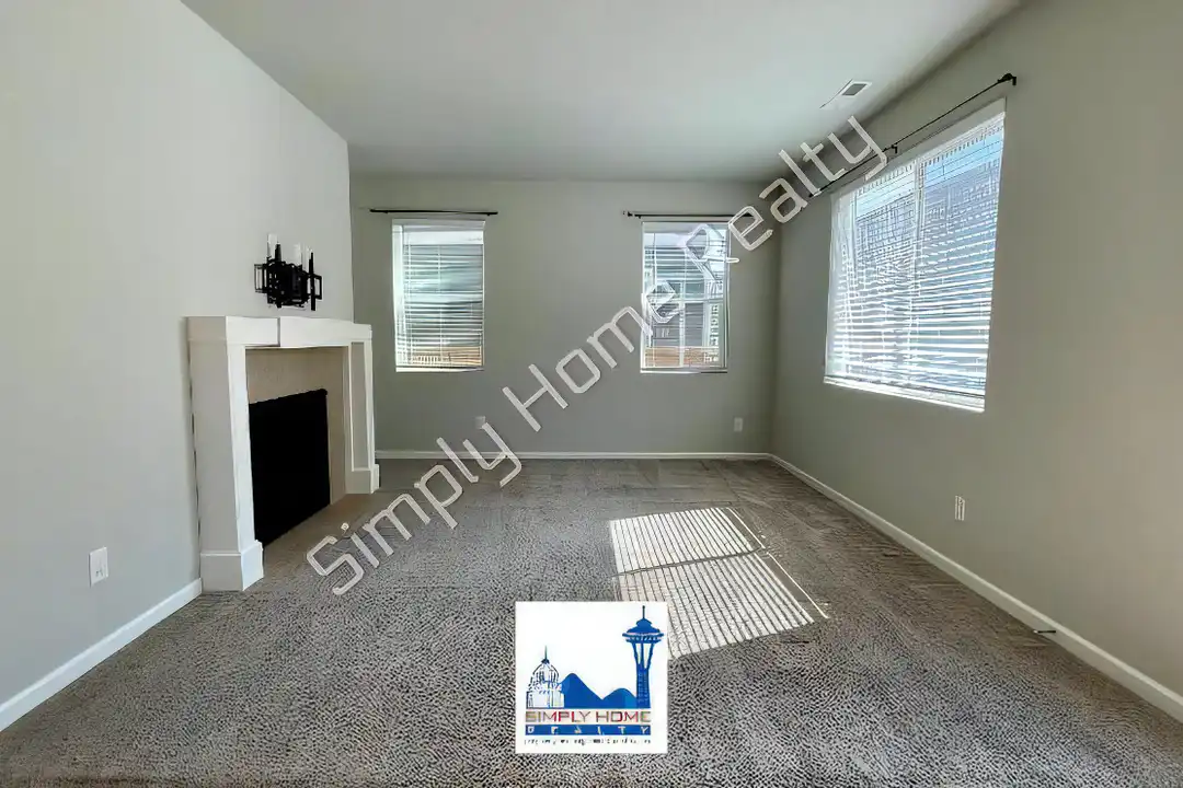 5021 Andrew St SE - View 2