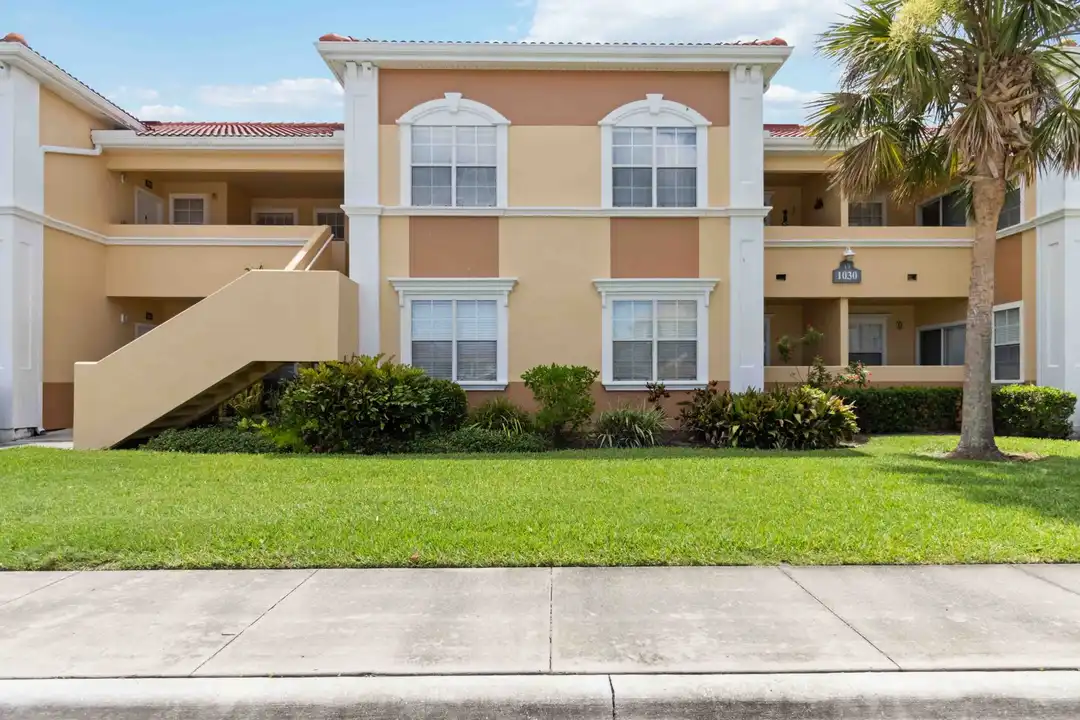 1030 Villagio Cir unit 203 - View 2