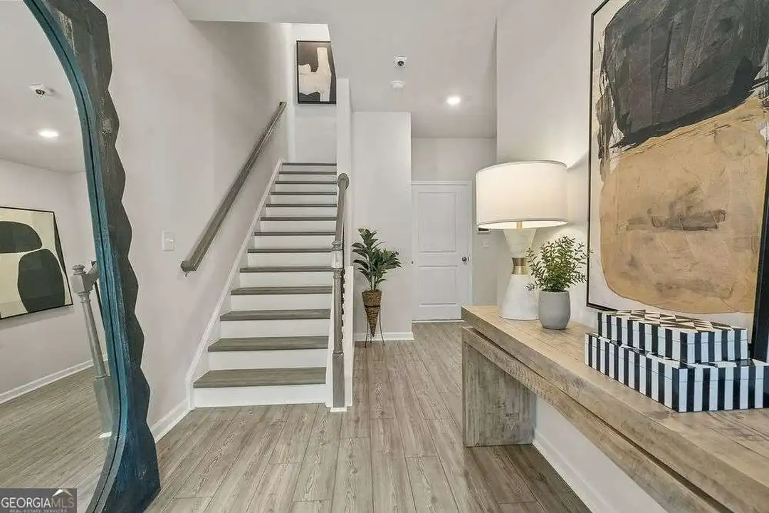 100 Holt Ln - View 2
