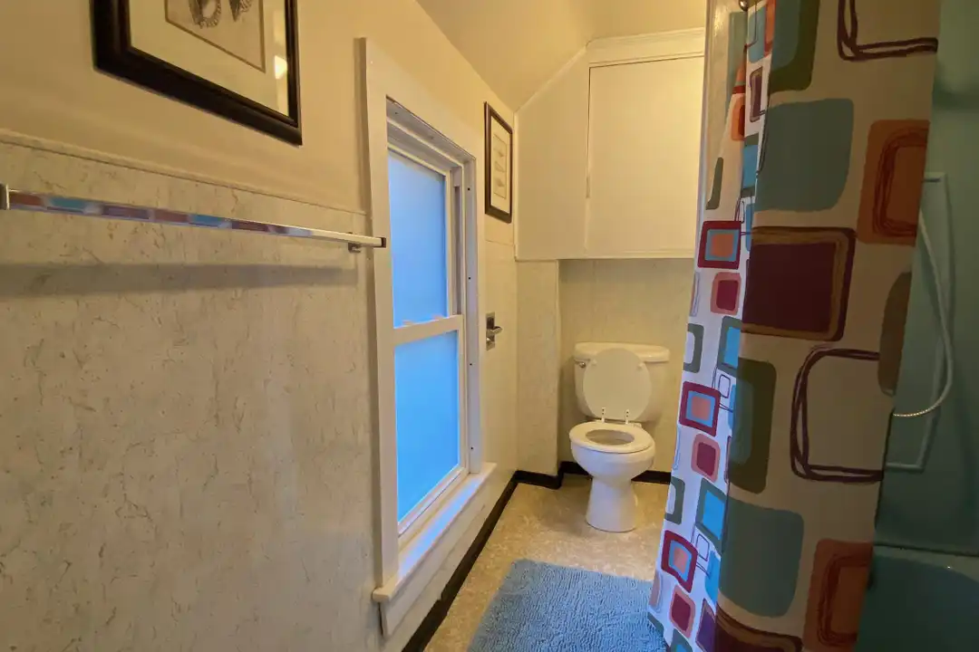 1031 Memorial Ave - View 6