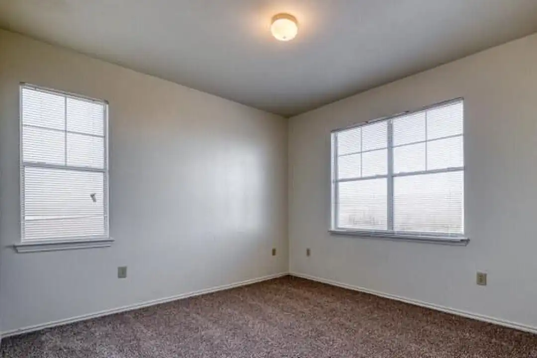 1401 A W Grimes Blvd unit # 611 - View 4