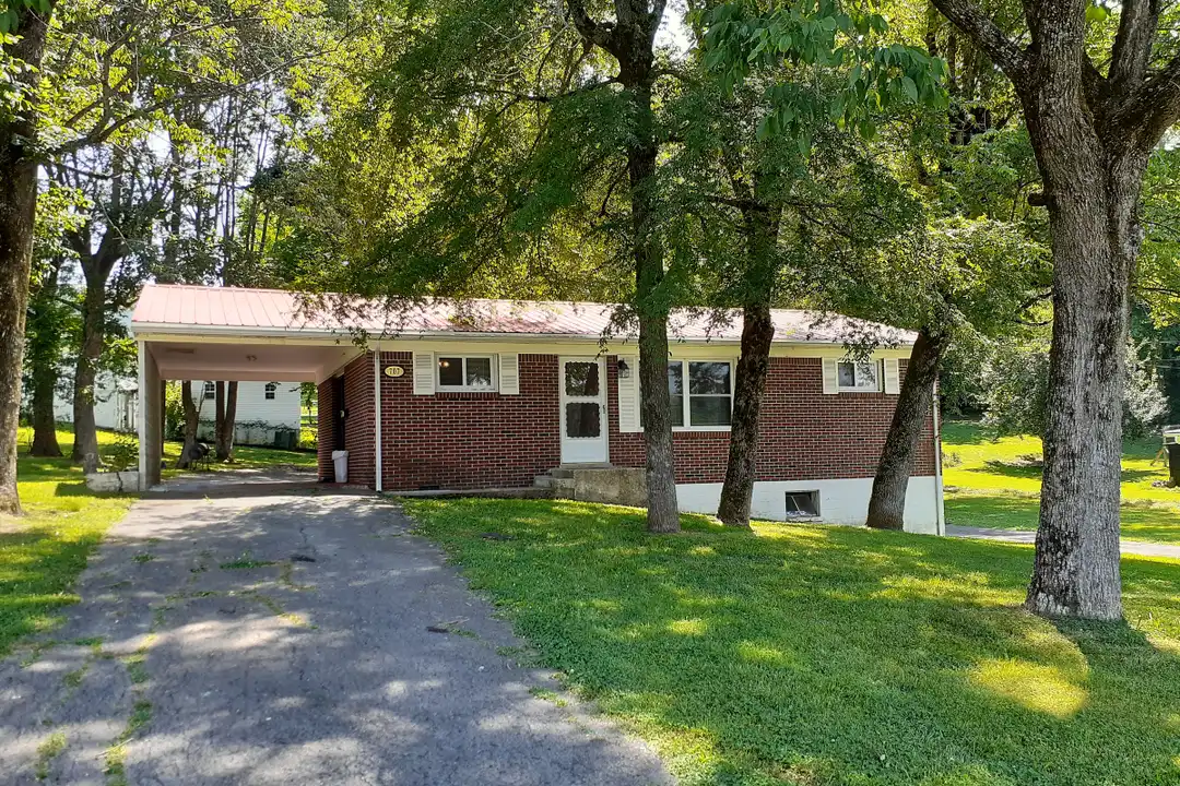 707 S McCrary St – photo 1 of 17