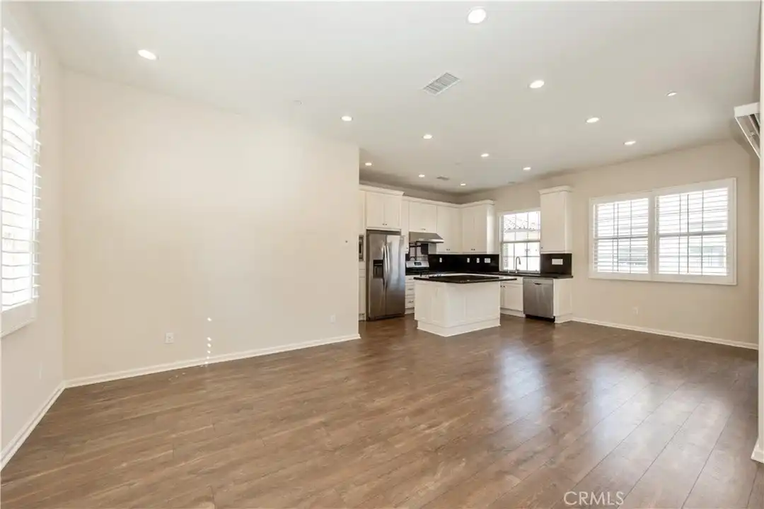 86 Strawberry Grove - More