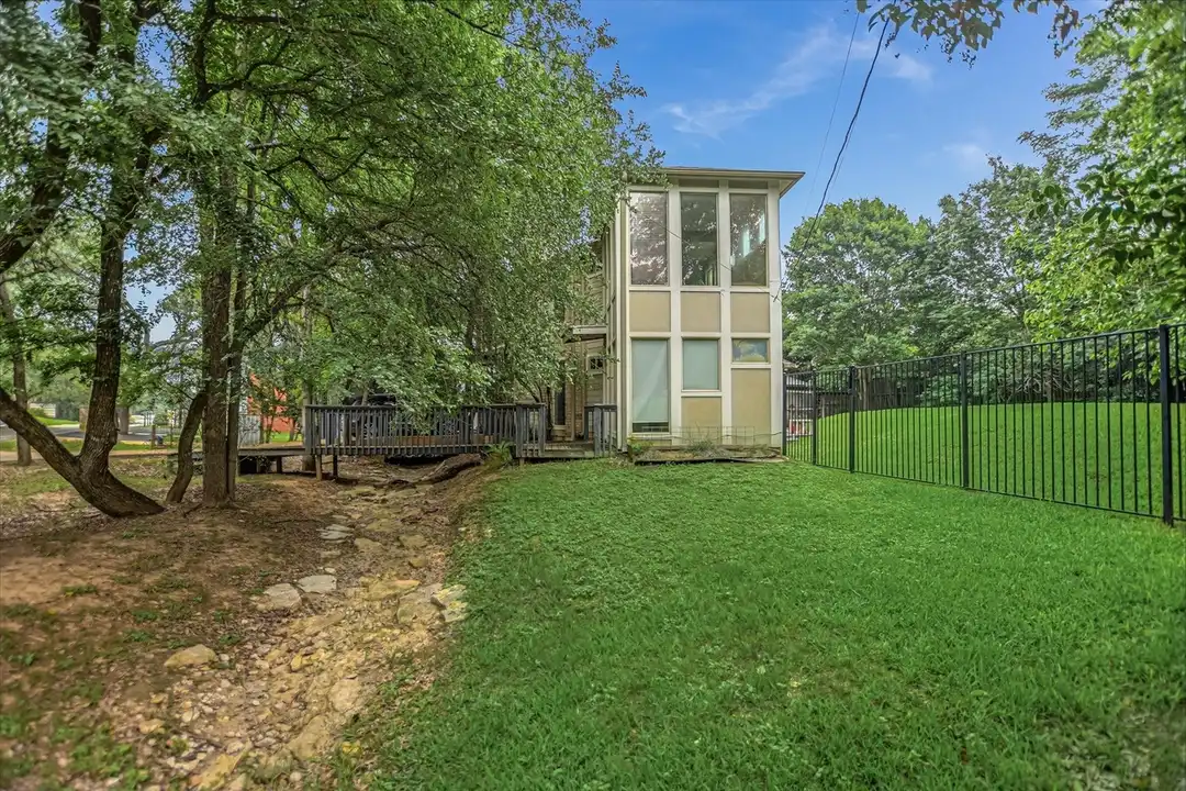 2605 De Soto Dr - View 3