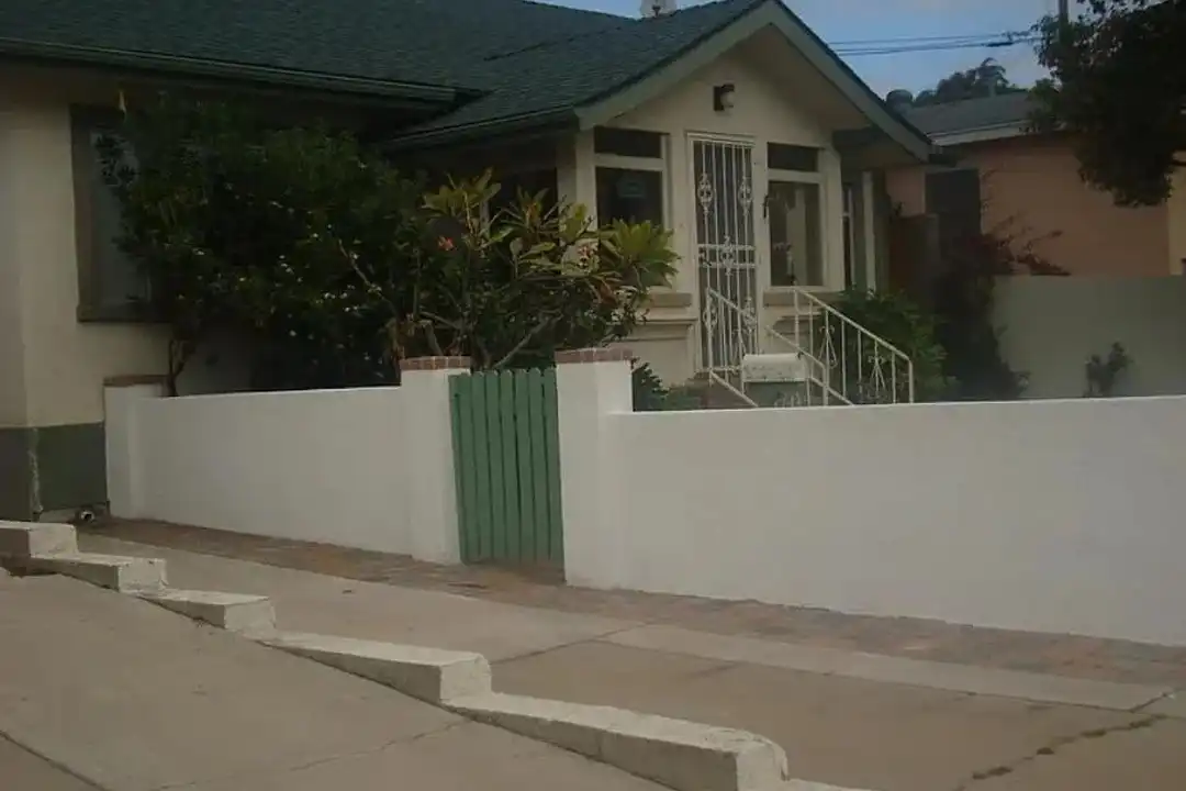 2220 Rosecrans St – photo 1