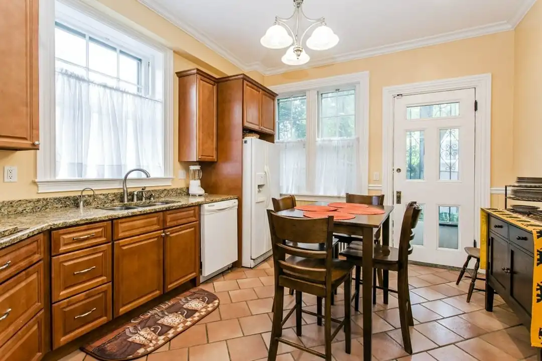 82 Highland St - View 3