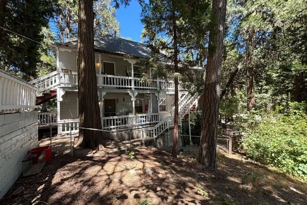 901 Deer Trail unit 5 – photo 1 of 10
