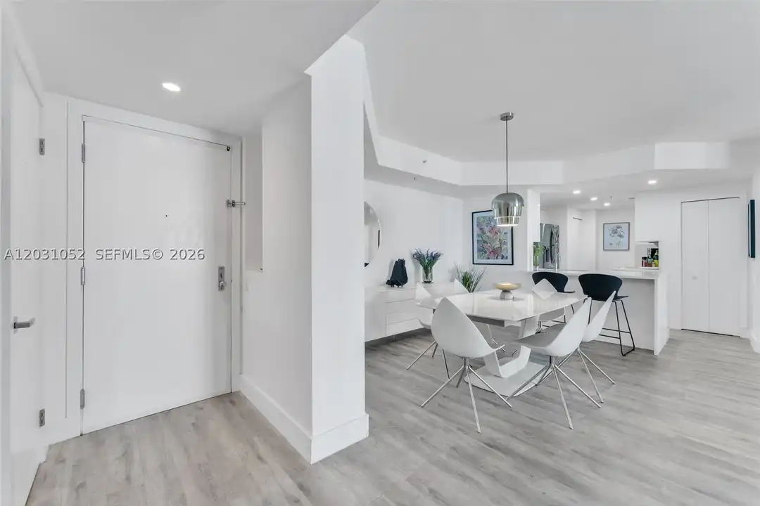 Apartment in Miami - More