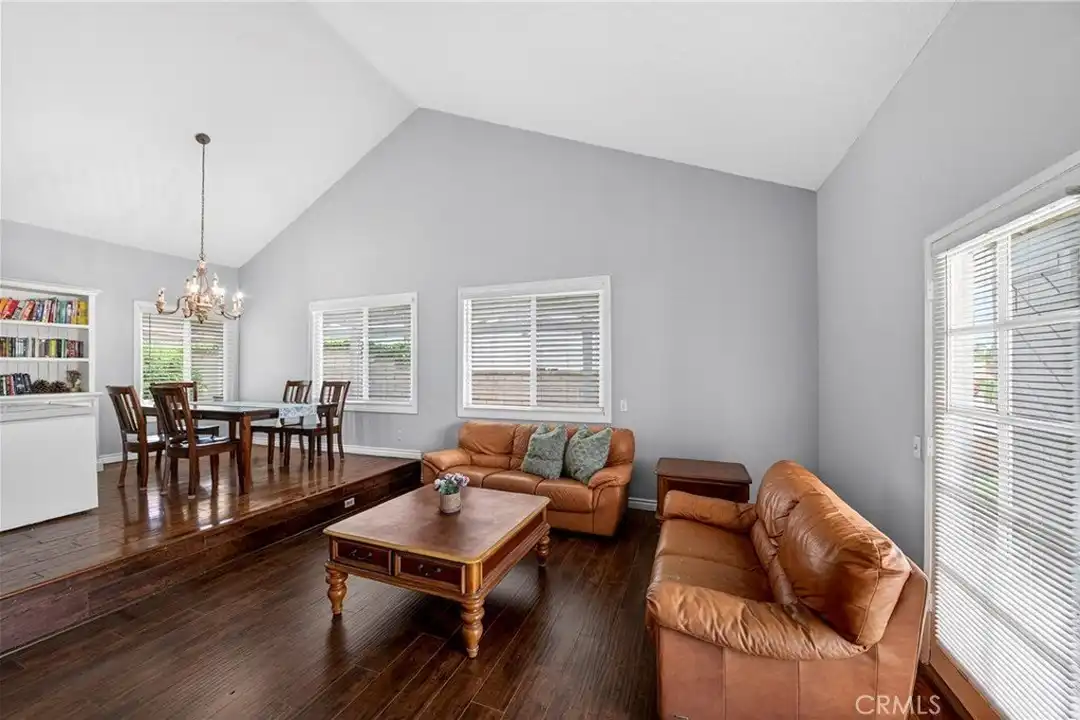 2540 Royale Pl - View 2