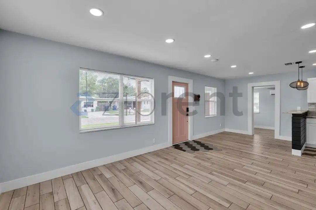 4518 W Rogers Ave unit 4518 – pohled 4