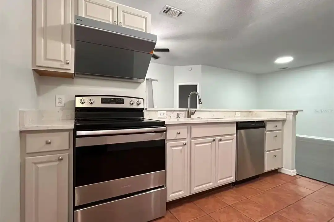 1046 Whittier Cir - View 3