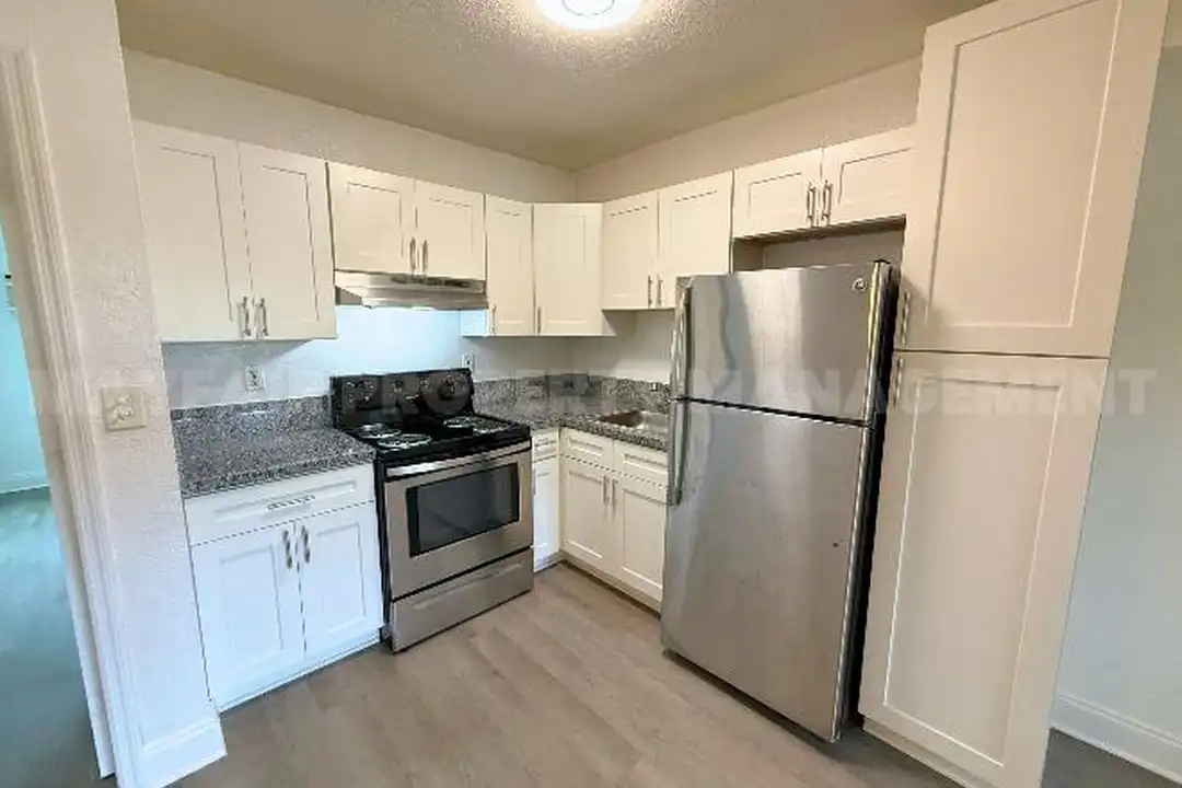 240 SW 8th St - View 3