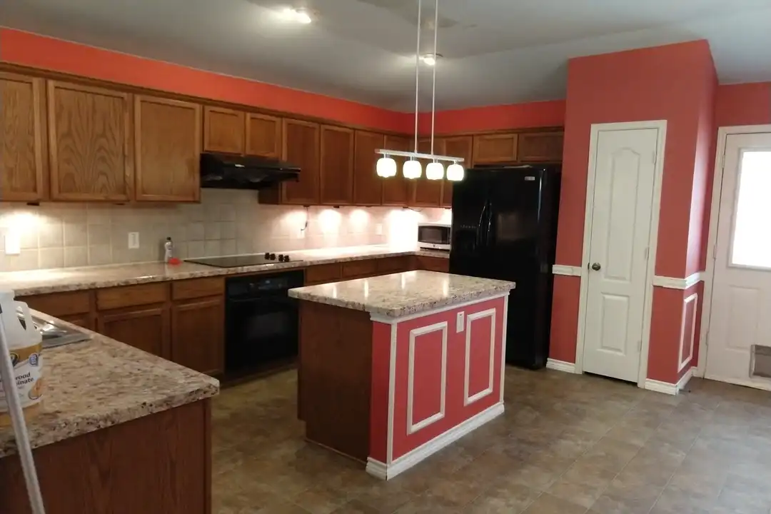 601 Carol Way - More