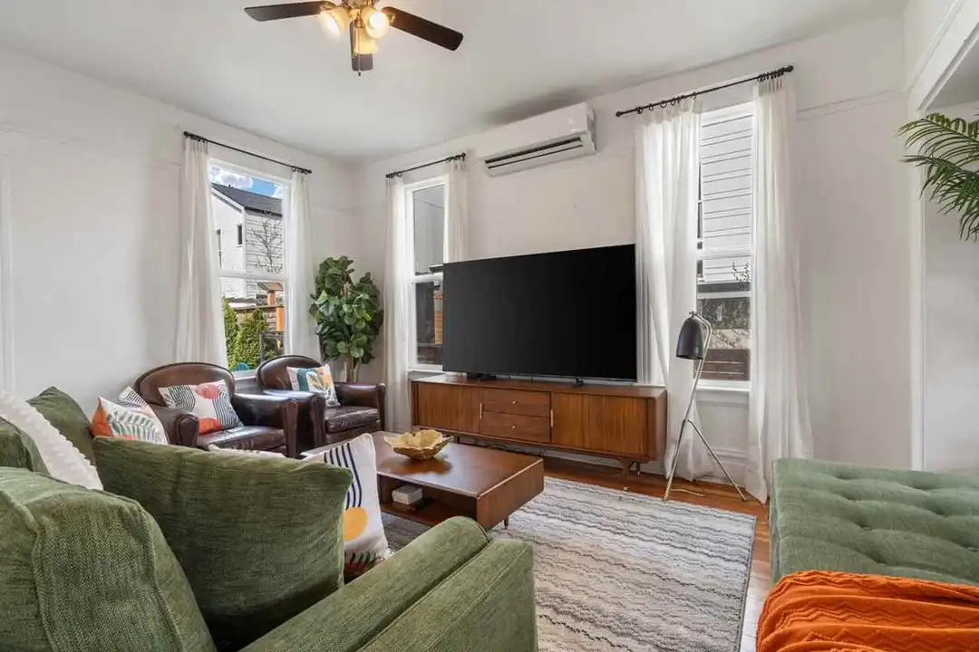 1914 E Jefferson St unit 1324826P - View 6