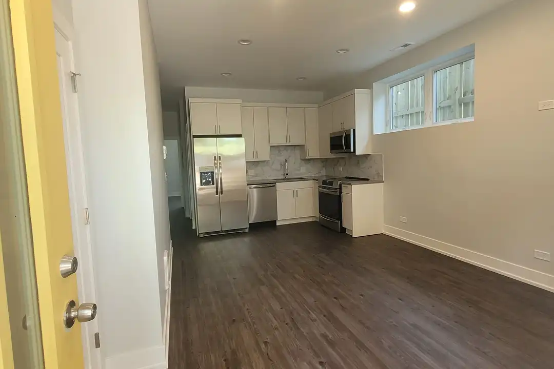6312 S Rhodes Ave unit GA - View 2
