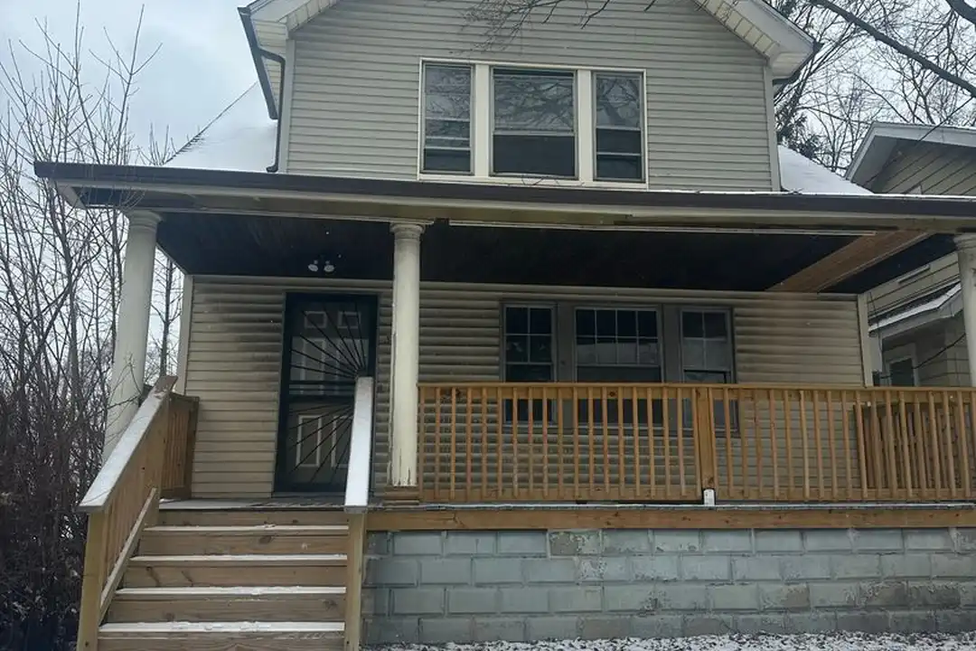 3908 E 123rd St unit UP – photo 1