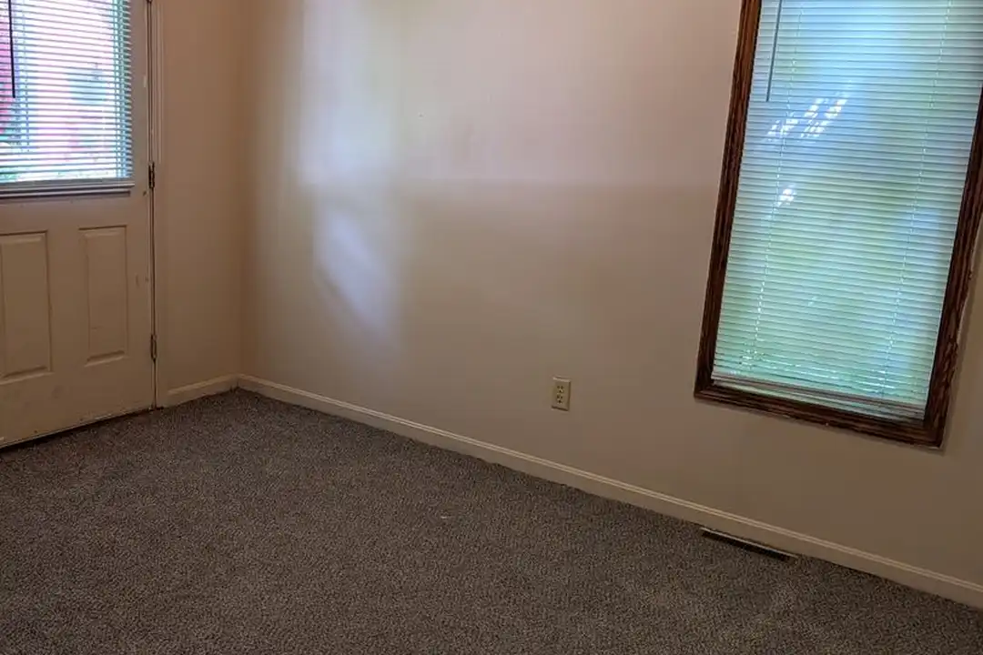 205 1/2 E Montgomery St unit C – photo 1 of 9