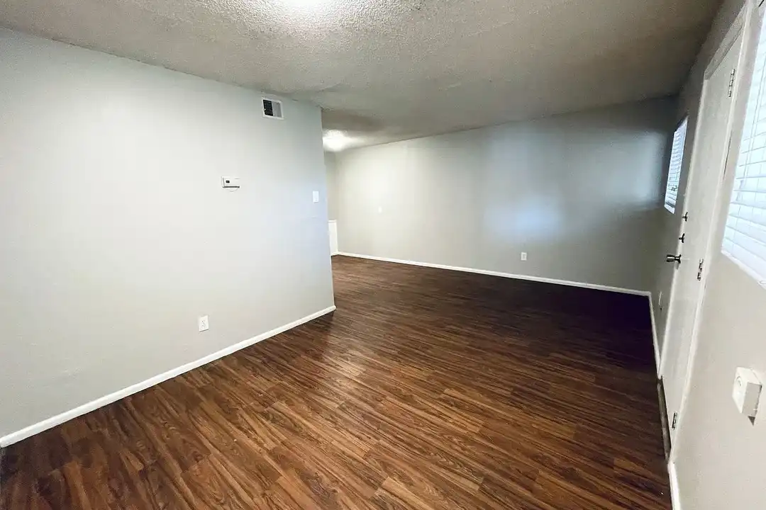 Courtyards West Updated Living in Central Lubbock – photo 1