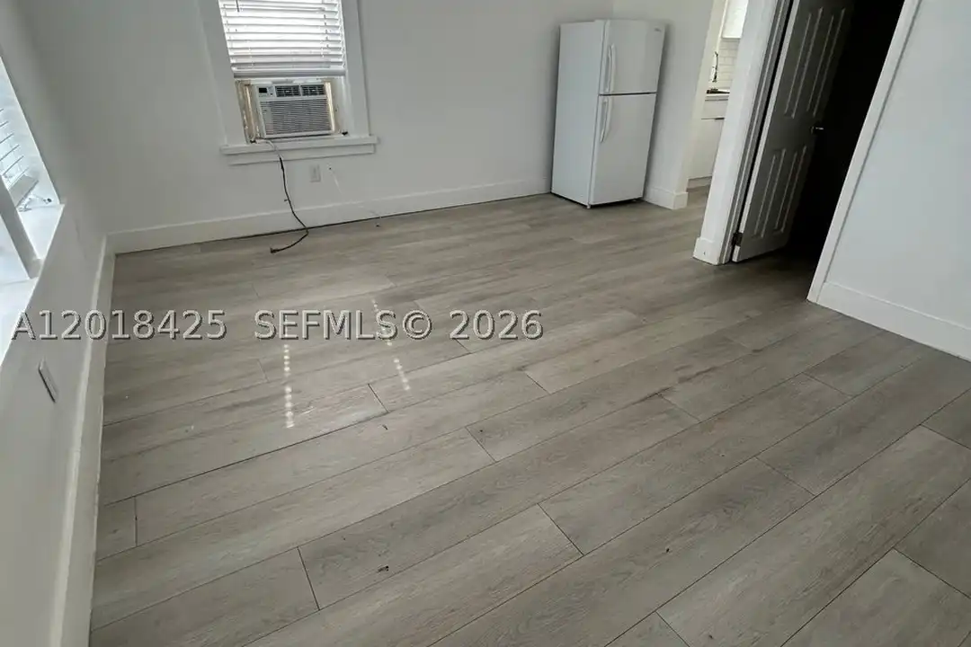 967 SW 5th St #14 - View 3