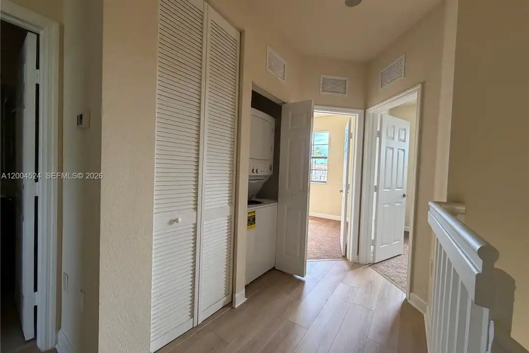 544 SE 32nd Ave - View 2
