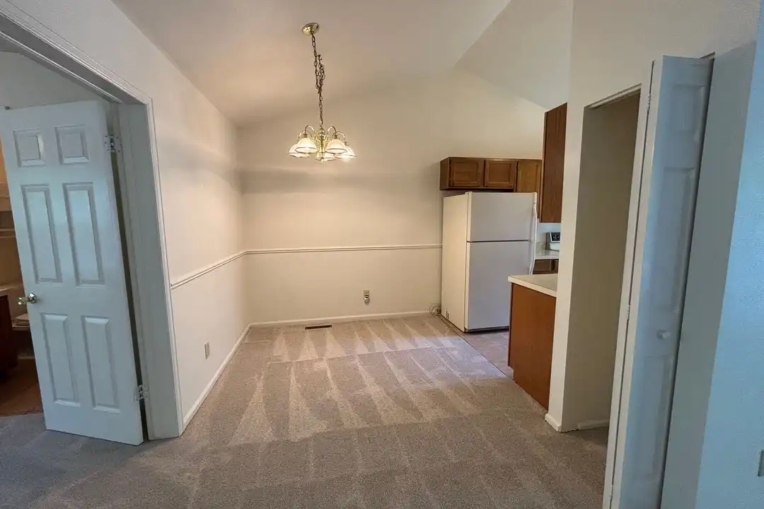 1047 Mirrormere Cir - View 6