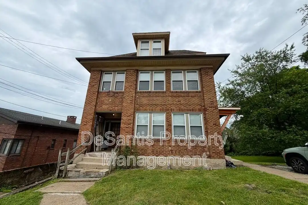 42 Warren St – photo 1