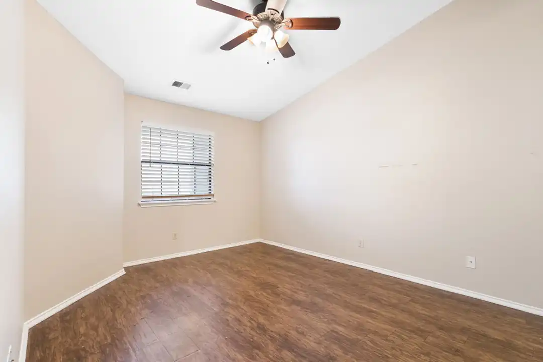 4803 Hamilton Wolfe unit # 916 - More