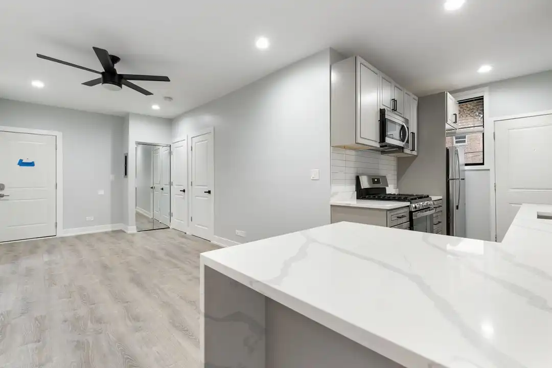7736 N Eastlake Terrace unit 7738-2E – pohled 3