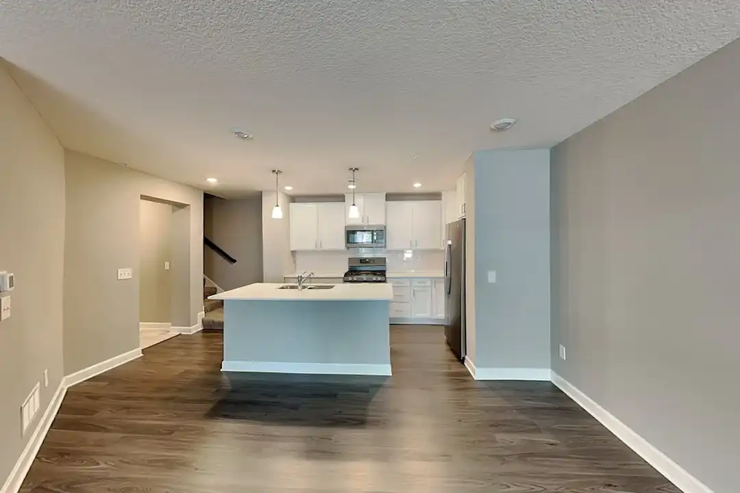 1211 Upper 142nd St E - View 2