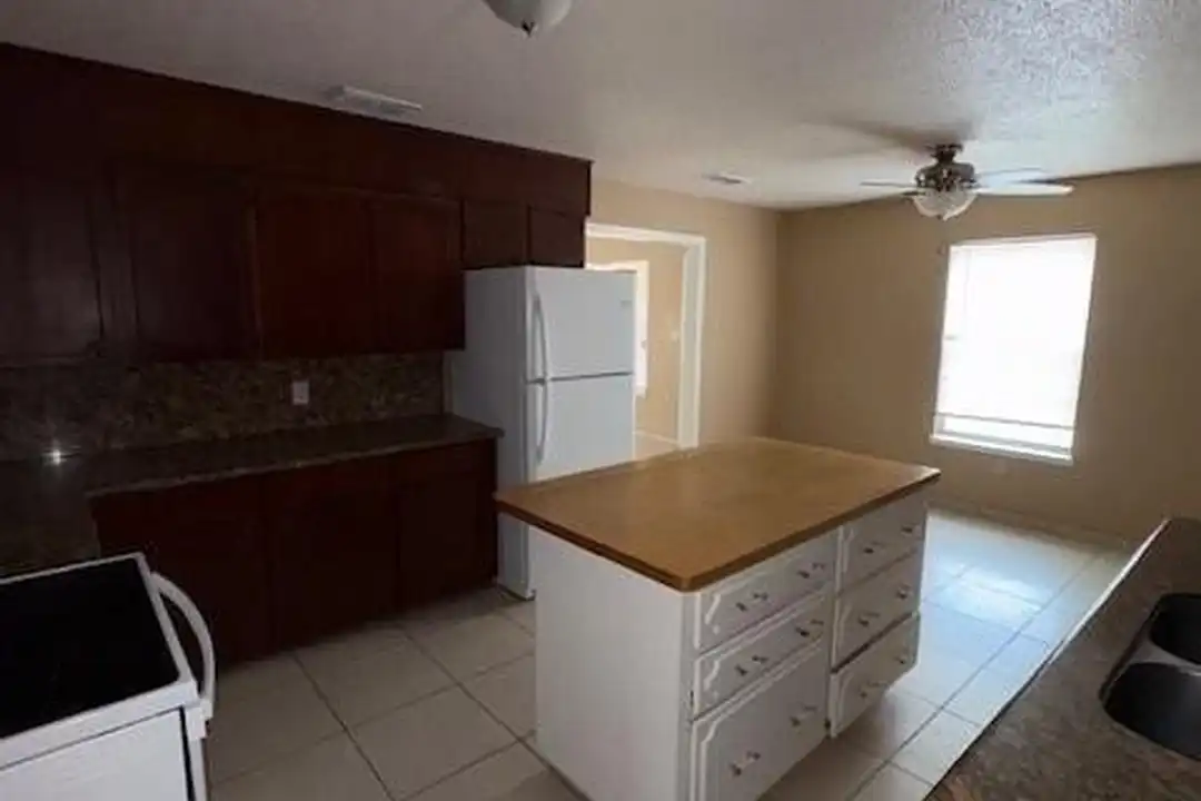 1128 Los Ebanos Rd - View 3