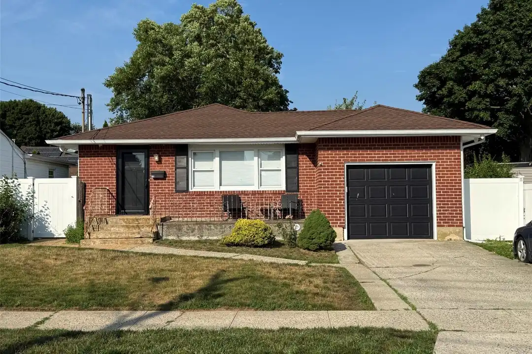 15 W Walnut St – photo 1 of 16
