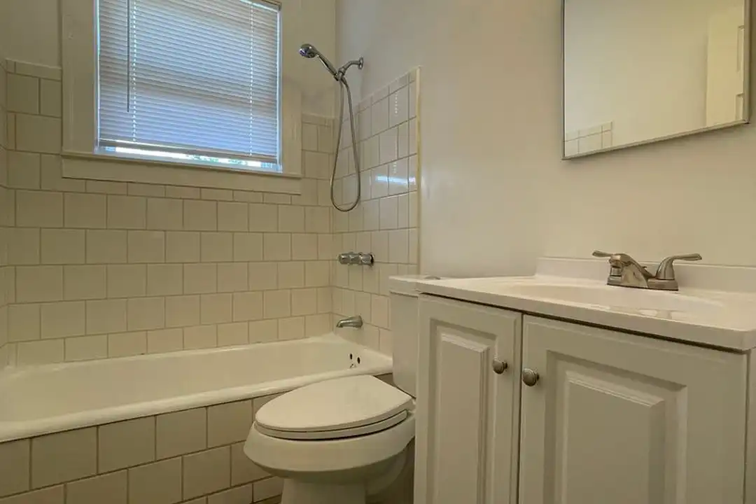 Apartment in Detroit, Riverbend, Wayne - More