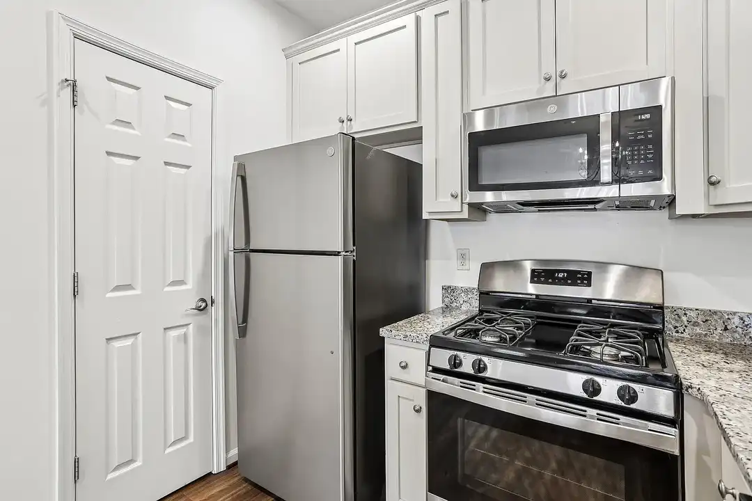 Heritage Pointe Townhome Rentals – photo 1 of 33