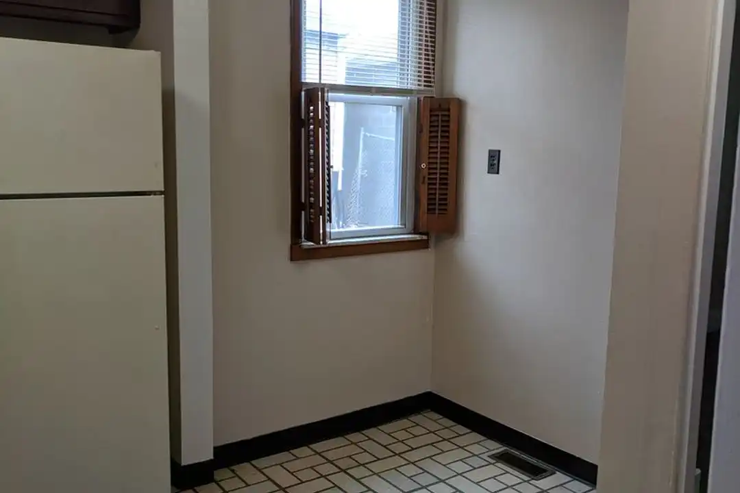 531 Duquesne Ave unit 531 Duquesne Avenue Apt 1 – photo 1 of 12