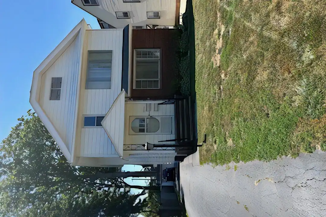14727 Fernway Ave unit Down – photo 1