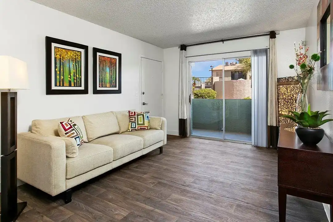 Apartment in Phoenix, Maryvale - More
