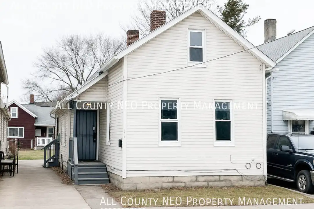 3400 E 52nd St – photo 1
