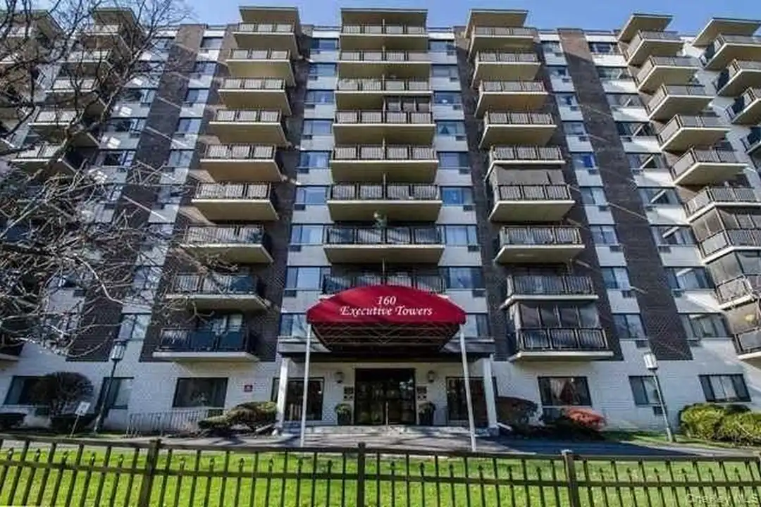 160 Academy St #3N – photo 1 of 16