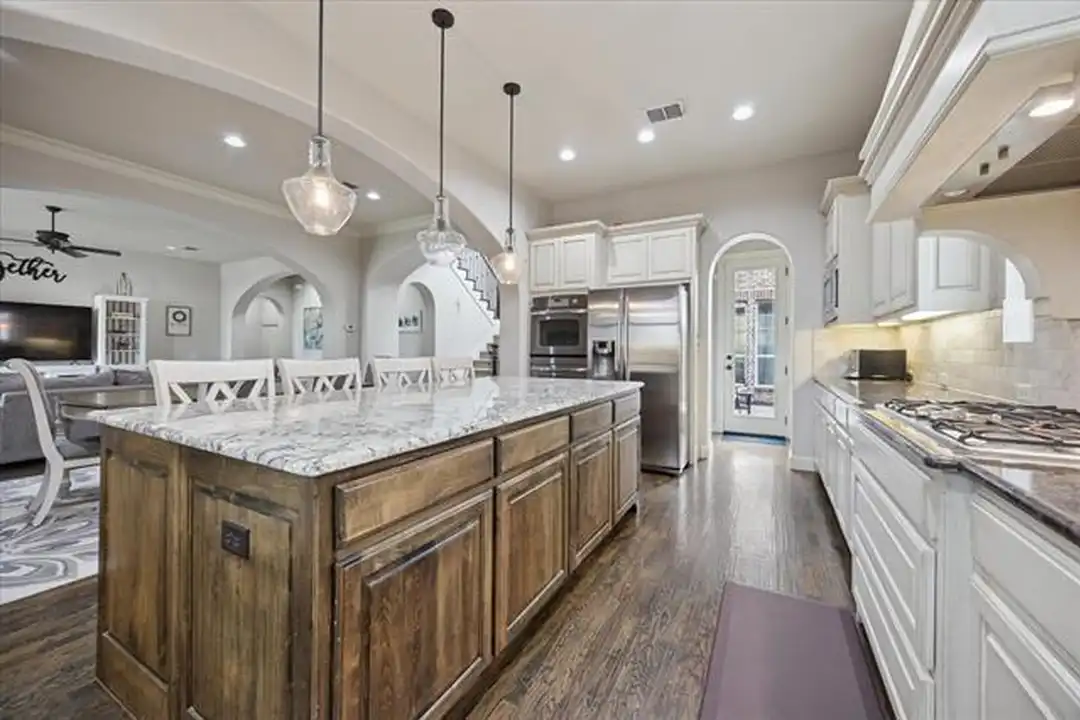 580 Butchart Dr - View 5