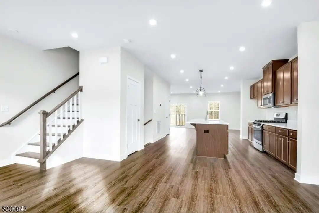 27 Peckwell St - More