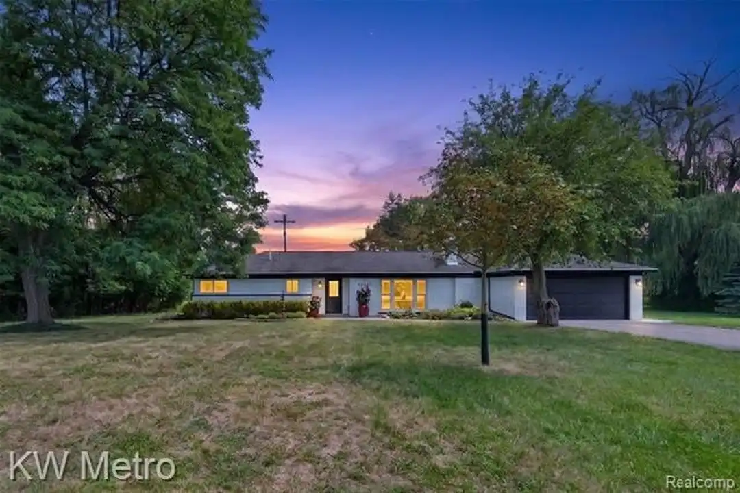 4251 Derry Rd – photo 1 of 22