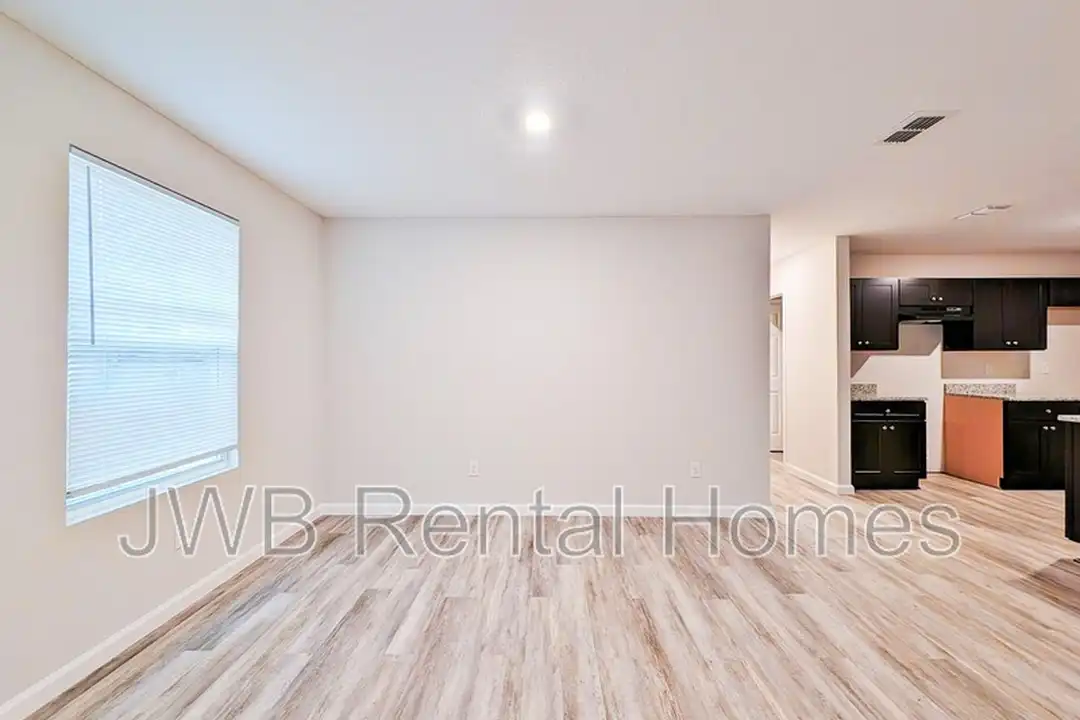 7828 Dekle Ave – pohled 4